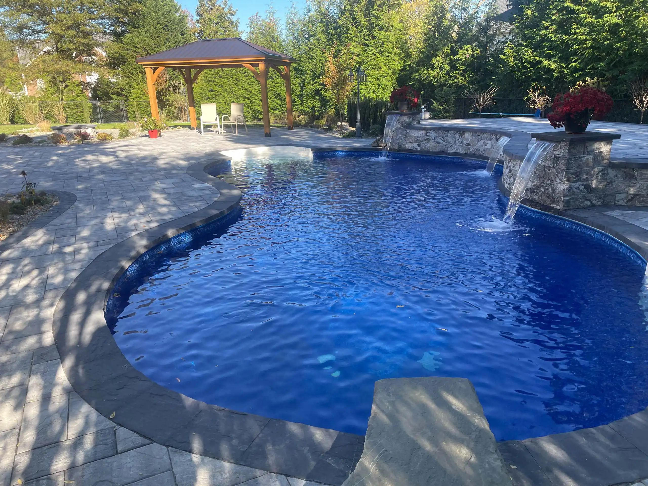 ZADLOCK LANDSCAPING LLC logo